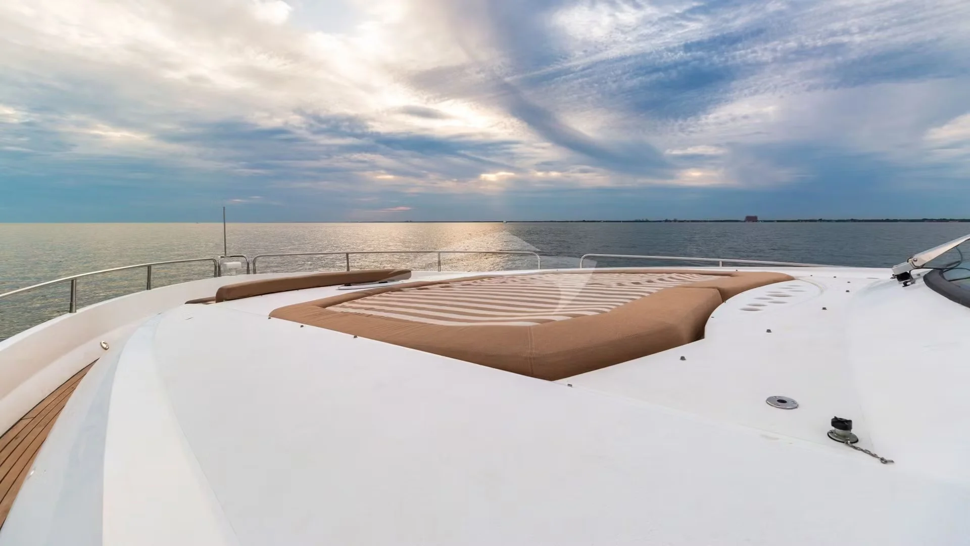 90ft Sunseeker Acqua side profile design